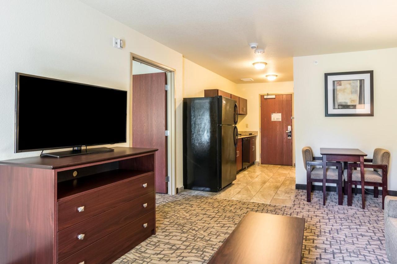 Cobblestone Hotel & Suites - Greenville Exterior photo