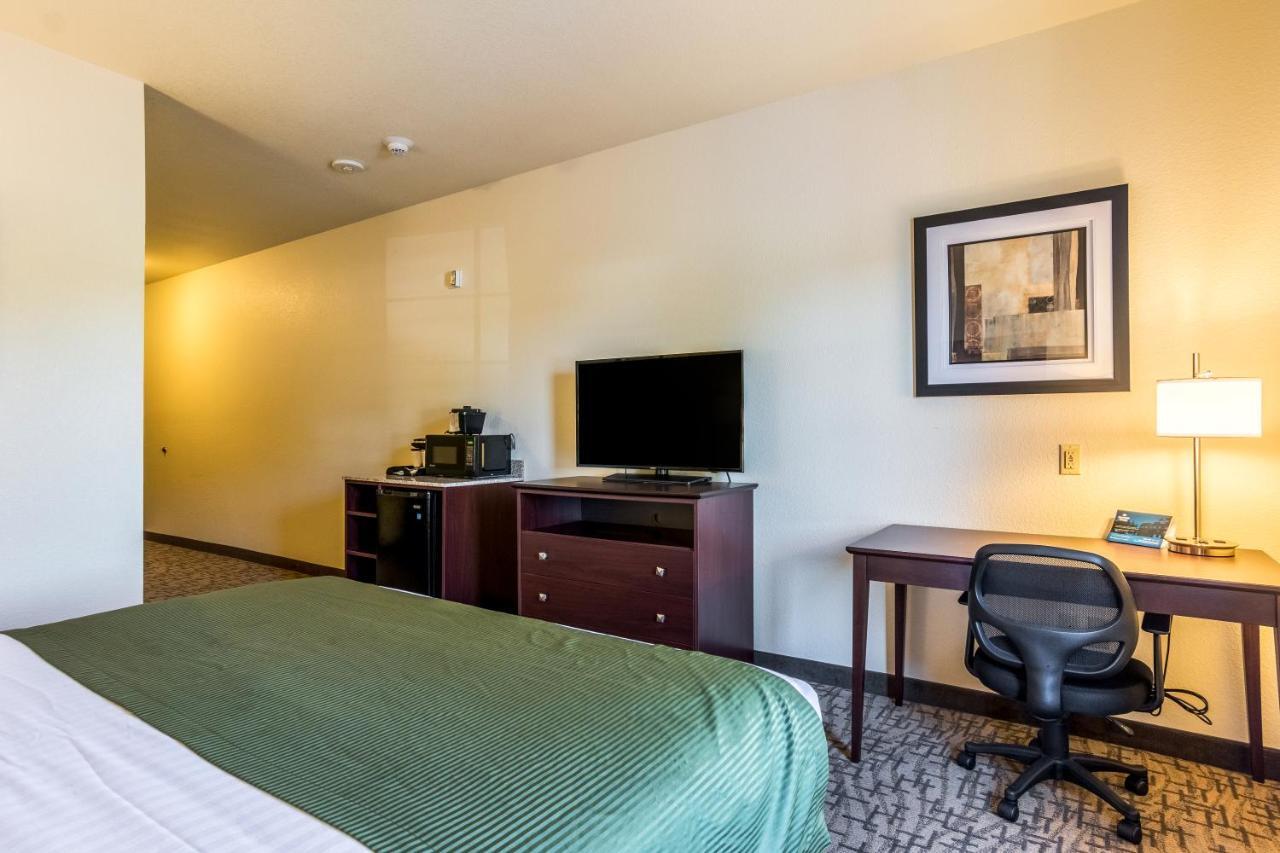 Cobblestone Hotel & Suites - Greenville Exterior photo